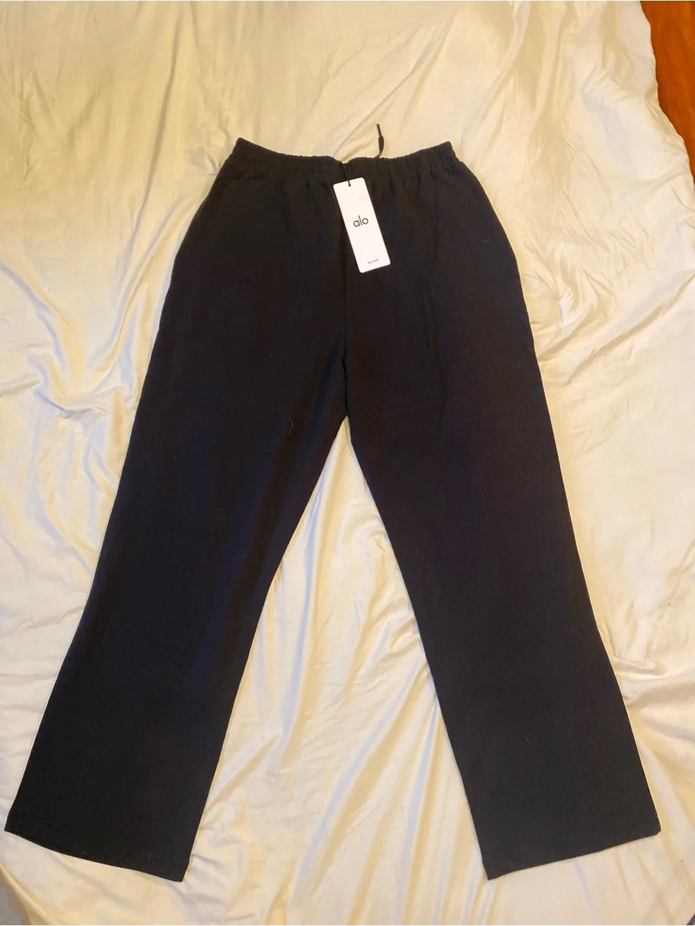 Alo yoga Double Take Straight Leg Pant. Size. M l. Color black